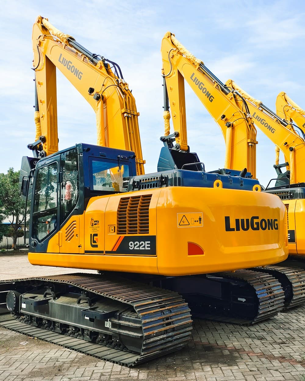 Excavator and forklift staged in Maxtgc's Mussafah yard